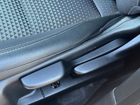 Used 2025 Chevrolet Trax LT w/ LT Convenience Package image 22