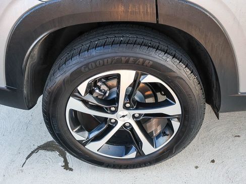 Used 2025 Chevrolet Trax RS image 14