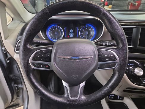 Used 2021 Chrysler Voyager Lxi image 15