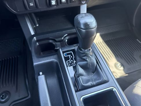 Used 2019 Toyota Tacoma TRD Sport AWD/4WD image 16