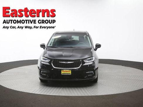 Used 2023 Chrysler Pacifica Touring-L FWD image 53