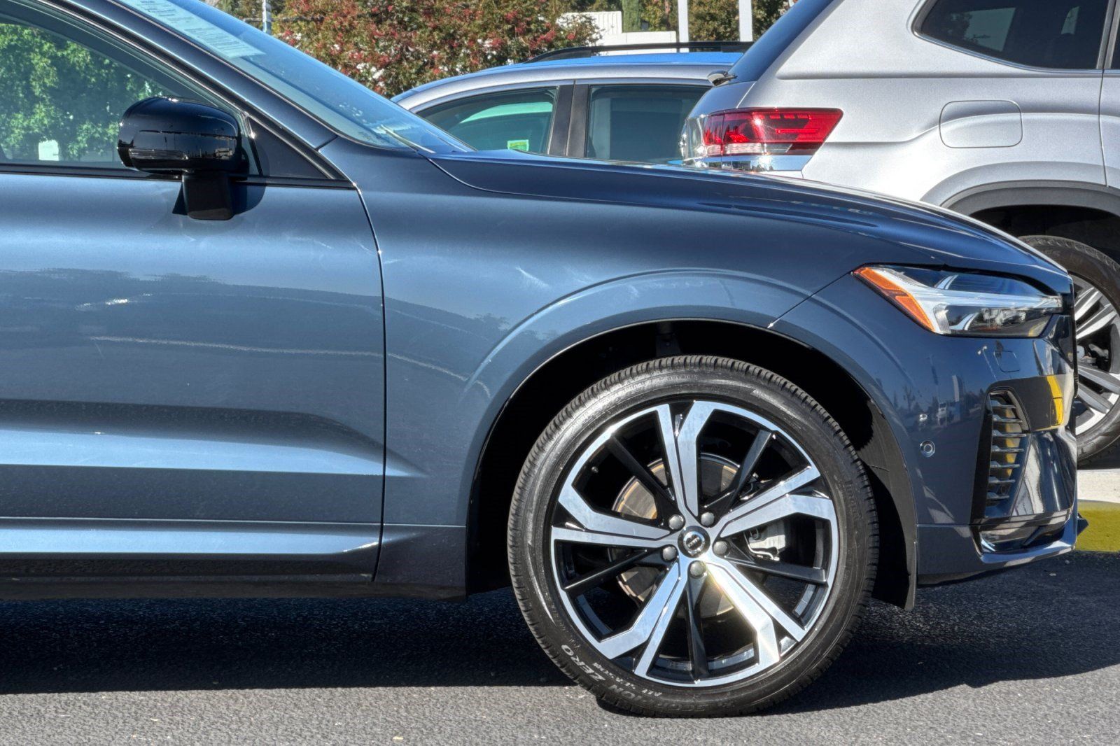 Used 2023 Volvo XC60 B5 Ultimate w/ Protection Package Premier FWD image 36