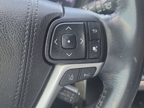 Used 2018 Toyota Highlander Plus FWD image 20