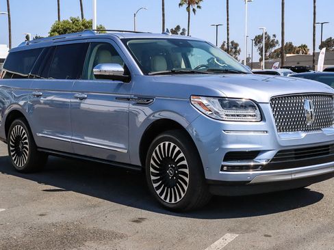 Used 2021 Lincoln Navigator L Black Label w/ Cargo Convenience Package AWD/4WD image 3
