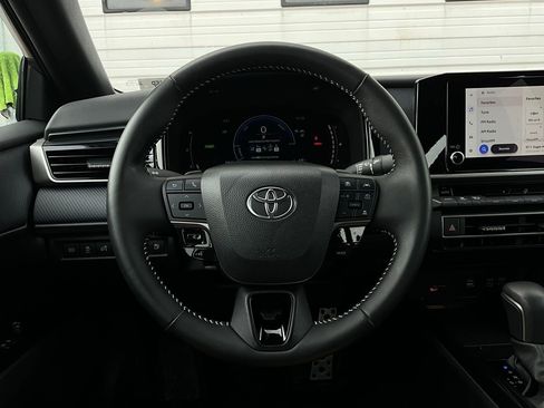 Used 2025 Toyota Camry SE image 34