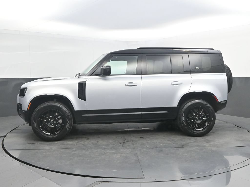 Used 2024 Land Rover Defender 110 X-Dynamic SE AWD/4WD image 2