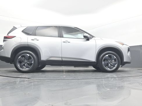 Used 2025 Nissan Rogue SV AWD/4WD image 30