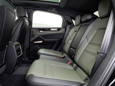 New 2026 Porsche Cayenne Coupe AWD/4WD image 26