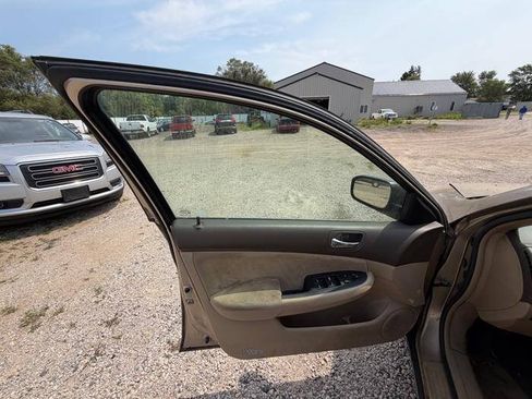 Used 2004 Honda Accord LX image 20