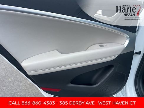 Used 2023 Genesis G70 2.0T image 39