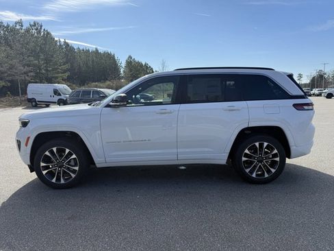New 2025 Jeep Grand Cherokee Overland AWD/4WD image 4