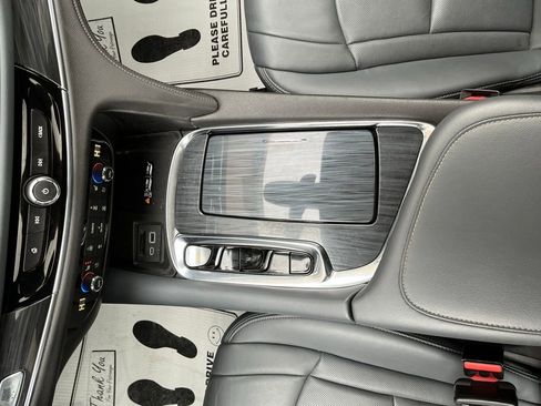 Used 2022 Buick Enclave Premium w/ Experience Buick Package AWD/4WD image 37
