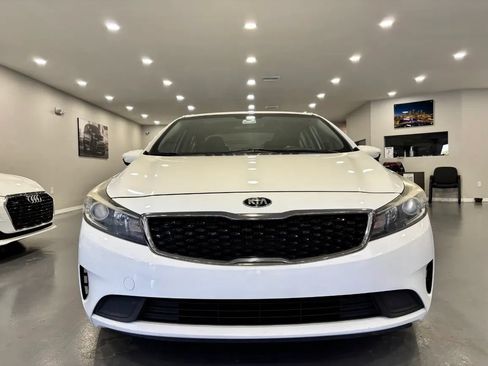 Used 2017 Kia Forte S FWD image 2