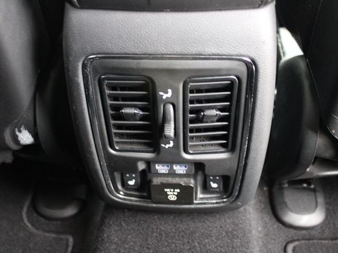 Used 2020 Jeep Grand Cherokee Limited w/ Luxury Group II image 31