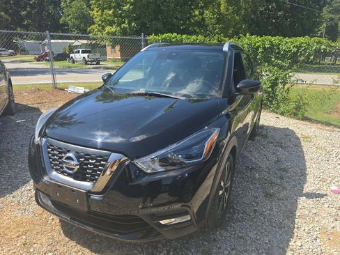 Used 2020 Nissan Kicks SR FWD image 2