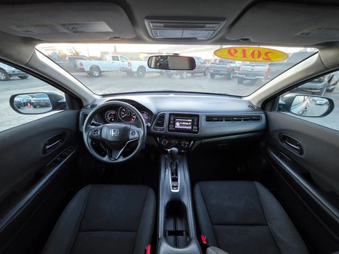 Used 2019 Honda HR-V LX image 2