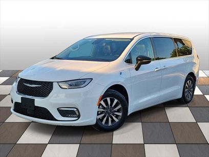 Used 2024 Chrysler Pacifica Limited