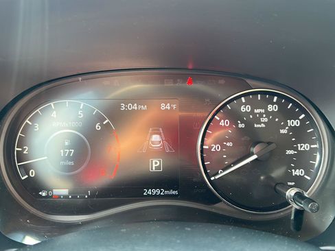 Used 2023 Nissan Kicks SR w/ SR Premium Package FWD image 10