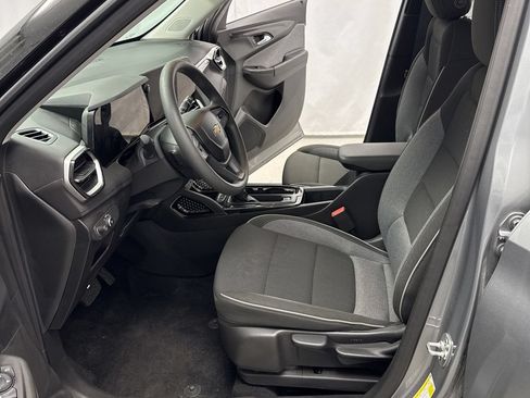 Used 2025 Chevrolet TrailBlazer LT AWD/4WD image 8