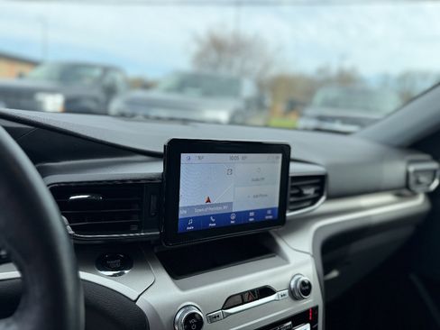 Certified 2022 Ford Explorer XLT w/ Equipment Group 202A image 17