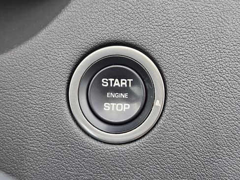 Used 2023 Jaguar E-PACE SE image 23