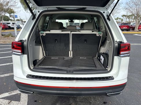 Used 2025 Volkswagen Atlas SE image 11