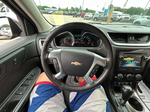 Used 2015 Chevrolet Traverse LT w/ Style and Technology Package FWD image 27