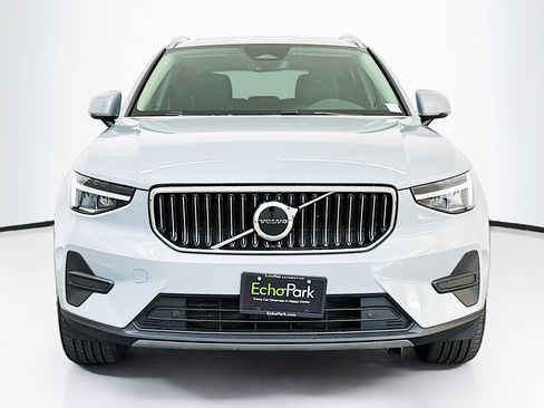 Used 2025 Volvo XC40 B5 Core image 2