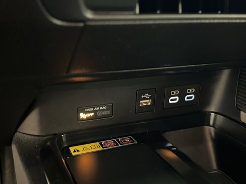 Used 2025 Toyota Camry SE image 31