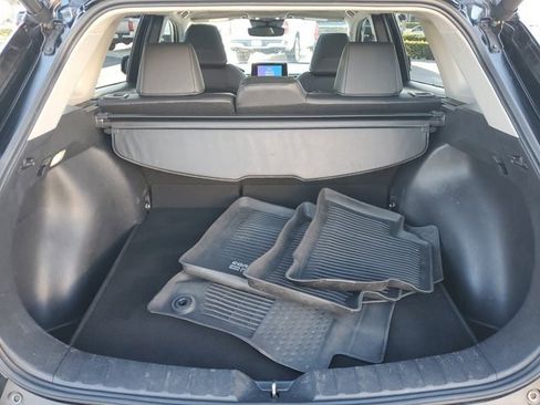 Certified 2023 Toyota Corolla Cross XLE image 5