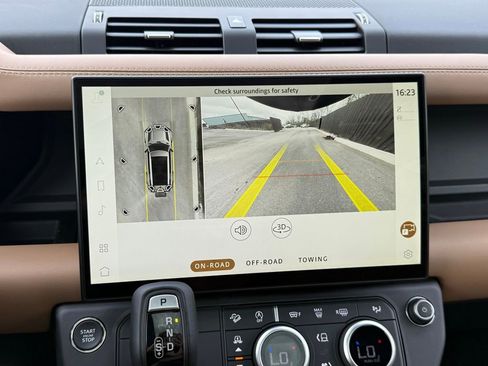 New 2026 Land Rover Defender 130 X-Dynamic SE AWD/4WD image 28