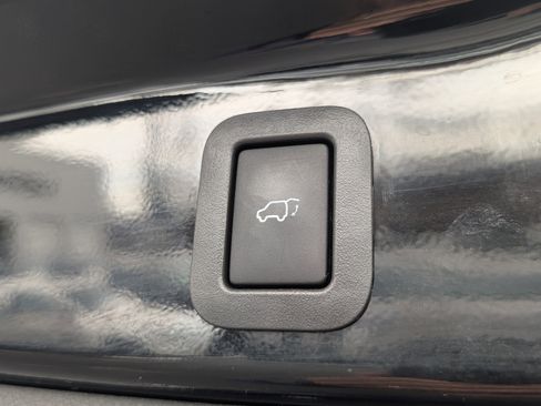 Used 2017 Toyota Highlander Limited Platinum image 15