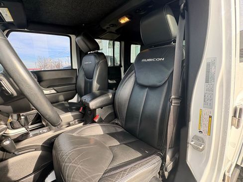 Used 2015 Jeep Wrangler Unlimited Rubicon image 22