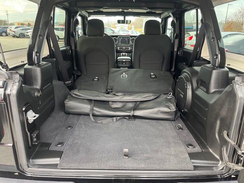 Used 2022 Jeep Wrangler Unlimited Sport image 32