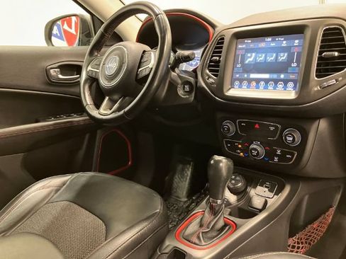 Used 2020 Jeep Compass Trailhawk AWD/4WD image 15