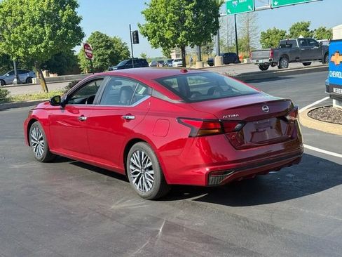 Used 2025 Nissan Altima 2.5 SV FWD image 3
