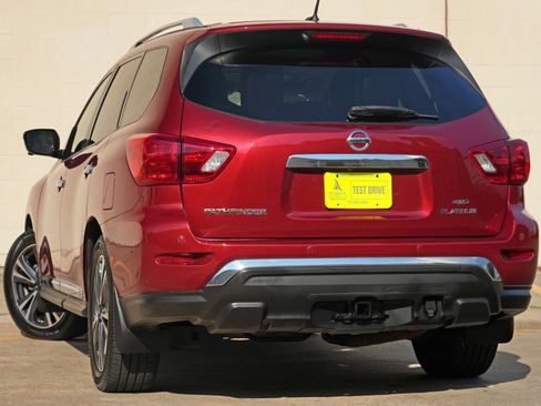 Used 2017 Nissan Pathfinder Platinum w/ Family Entertainment Package AWD/4WD image 5