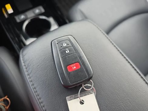 Used 2021 Toyota Prius Limited FWD image 25