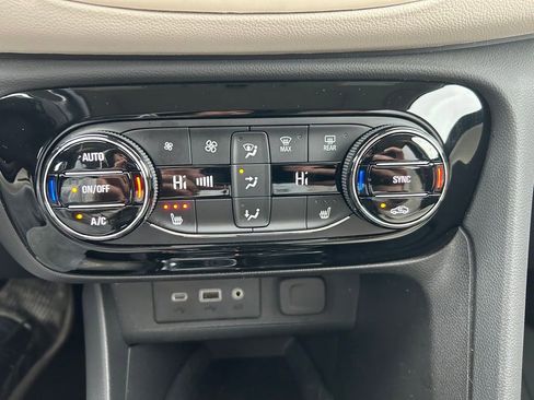 Used 2023 Buick Encore GX Essence w/ Experience Buick Package image 20