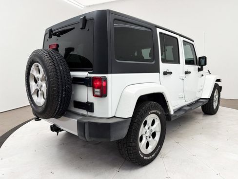 Used 2015 Jeep Wrangler Unlimited Sahara w/ Connectivity Group AWD/4WD image 8