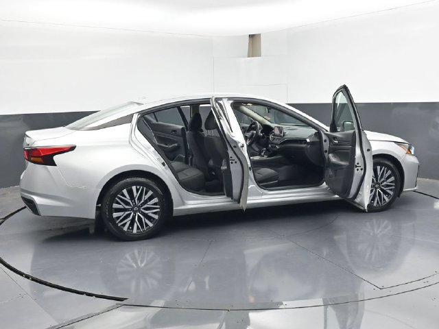 Used 2024 Nissan Altima 2.5 SV FWD image 47