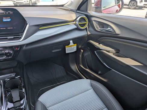 New 2025 Chevrolet Trax LT w/ Driver Confidence Package image 10