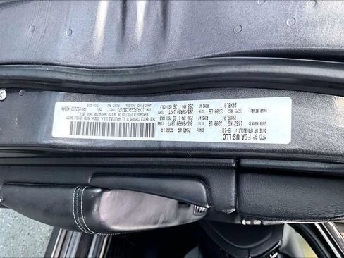 Used 2019 Jeep Grand Cherokee Overland AWD/4WD image 19