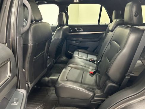 Used 2018 Ford Explorer XLT w/ Equipment Group 202A AWD/4WD image 25