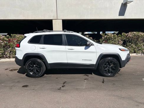 Used 2018 Jeep Cherokee Trailhawk w/ Trailer Tow Group image 3