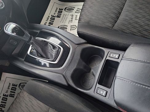 Used 2017 Nissan Rogue SV AWD/4WD image 14