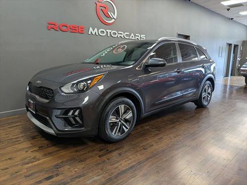 Used 2020 Kia Niro LXS FWD image 1