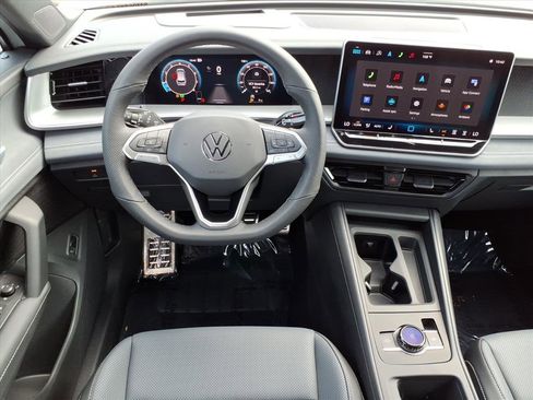 New 2026 Volkswagen Tiguan SE R-Line image 13