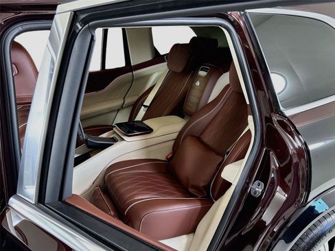 Used 2024 Mercedes-Benz Maybach GLS 600 4MATIC image 26