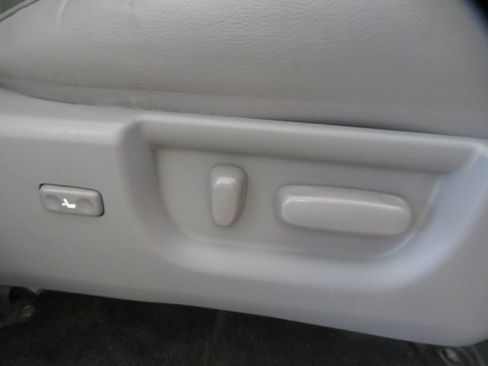Used 2012 Toyota Sequoia Platinum AWD/4WD image 28
